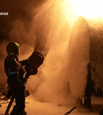 Через удар по агропідприємству на Одещині згоріли техніка та ємності з пальним: є загиблий і поранені