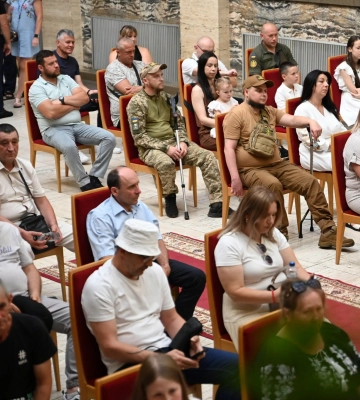 Ще 38 родин закарпатських військових та ветеранів отримали сертифікати на житло