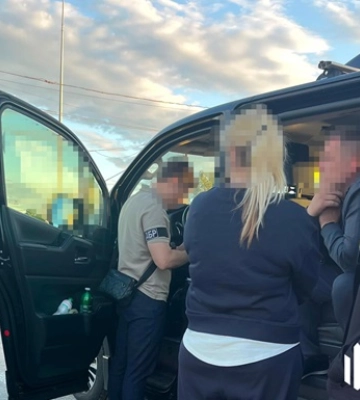 Правоохранитель из Полтавской области оформлял на родственников элитные автомобили и квартиры – ГБР