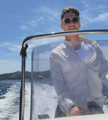 Георгій Судаков показав свій розкішний відпочинок в Італії та похизувався ідеальним пресом