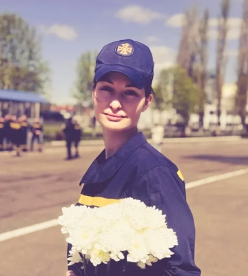 «Десять відсотків, що виживемо»: черкаська рятувальниця, яка втратила руку, розповіла про момент російського удару (ВІДЕО)