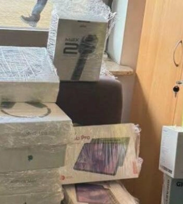 В Угринові митники знайшли в сховку автобуса 68 незадекларованих гаджетів