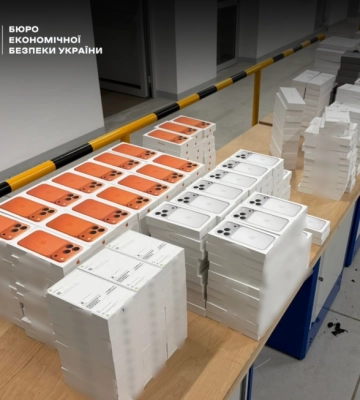 Техніка Apple на 35 мільйонів у днищі авто: БЕБ Львівщини оголосило підозру
