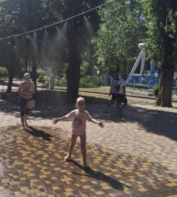 По Миколаєву встановили «туманчики» для порятунку від спеки