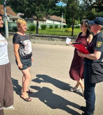 Рятувальники Закарпаття влаштували раптові рейди у Неліпині: за які повсякденні дії селянам загрожують величезні штрафи