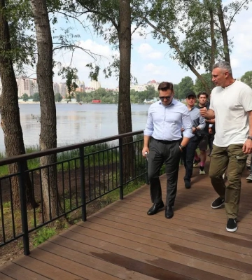 Кличко показав меру Вільнюса новий сквер та міст на Оболоні