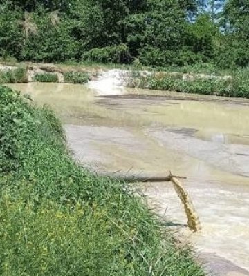 Рава-Руська міськрада звернулася до поліції через забруднення річки місцевим підприємством