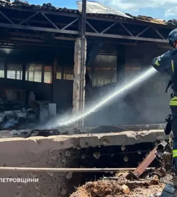 У Кривому Розі поліція показала перші хвилини після ракетного удару
