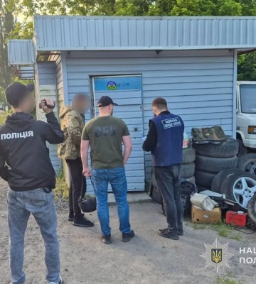 У Сумах затримали банду рекетирів: у них найшли схрон зі зброєю