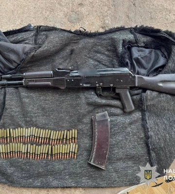 У Кривому Розі військовослужбовця заґратовано за підозрою у збуті автоматичної зброї