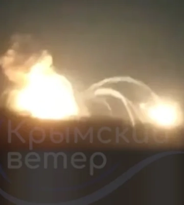 «В Симферополе от взрывов трясутся окна и двери». В Крыму атака дронов, очевидцы сообщили о прилете по ж/д-станции в Кировском