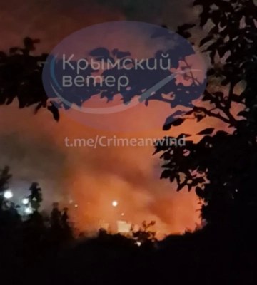 В Бахчисарае после удара вспыхнули склады бригады МТО Черноморского флота РФ