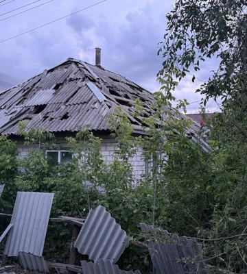 Російські війська вдарили по житлових будинках в Балаклії: є загиблий та постраждала