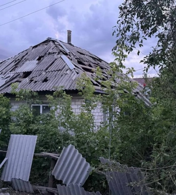 Російські війська вдарили по житлових будинках в Балаклії: є загиблий та постраждала