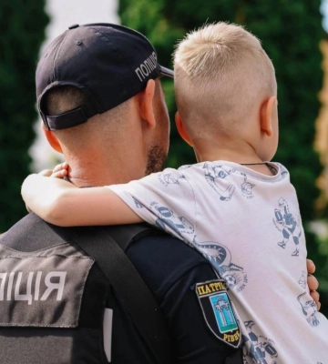 Загубився під час прогулянки: У Рівному патрульні допомогли розшукати 5-річного хлопчика