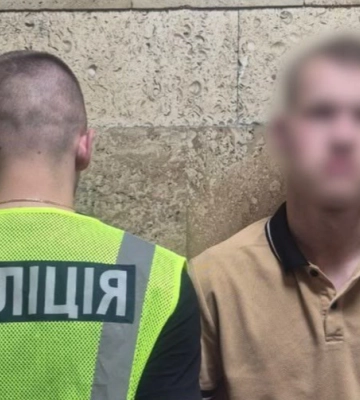 В Киеве компания перед камерами привязала мужчину к дереву и запытала его до смерти