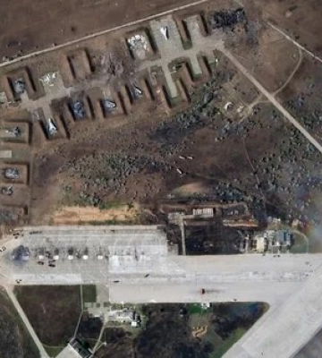 По предварительным данным, на аэродроме "Саки" в оккупированном Крыму поражены 4 ангара для хранения самолетов, - СБУ