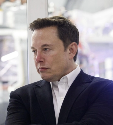 Илон Маск потерял статус триллионера из-за падения акций SpaceX