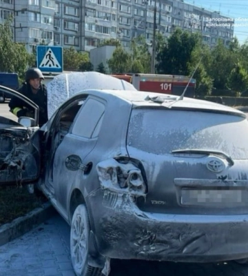 Рашисти атакували БпЛА Запоріжжя — загорілися автівки
