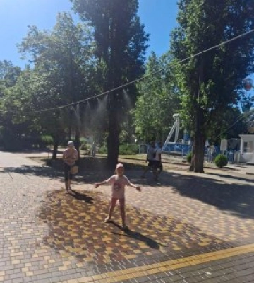 Рятуємося від спеки: у Миколаєві встановили водяні «туманчики»