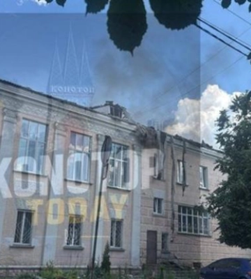 Россияне ударили по кинотеатру в Конотопе, четверо раненых