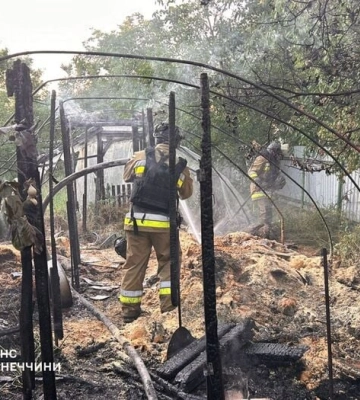 На Донеччині врятували двох жінок під час ліквідації спричиненої російським ударом пожежі