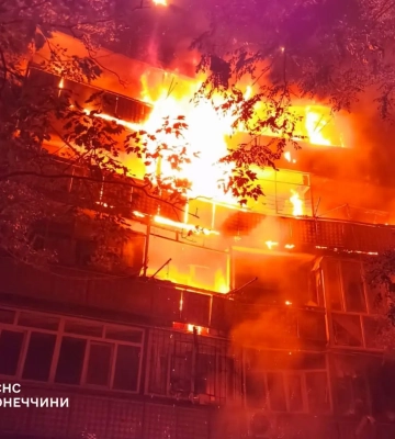 У Дружківці через російську атаку горить багатоповерхівка, є поранені