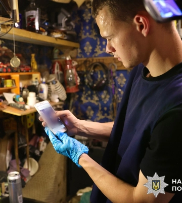 У Миколаєві затримали чоловіків, які на замовлення підпалювали авто військових