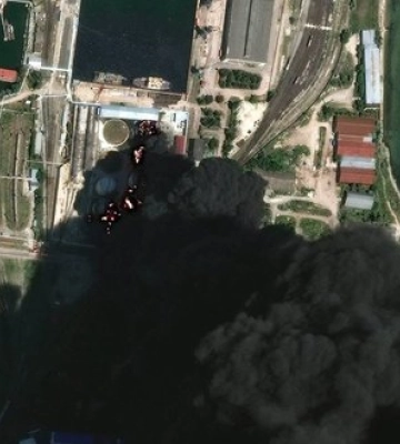 Горящие нефтебазы и поврежденные мосты: последствия ударов по оккупированному Крыму и России. СПУТНИКОВЫЕ ФОТО