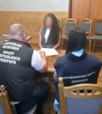 Прокурорці з Івано-Франківщини оголосили підозру за 1000 доларів за працевлаштування з бронюванням