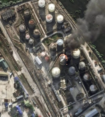 Удары по нефтебазам, КПП "Джанкой" и мостам в Чонгаре, Геническе и через Северо-Крымский канал: появились спутниковые снимки