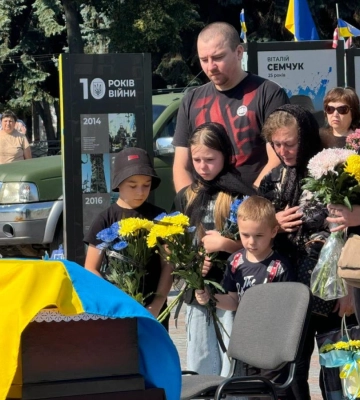 У Рівному попрощалися із захисником України Володимиром Цимбалюком