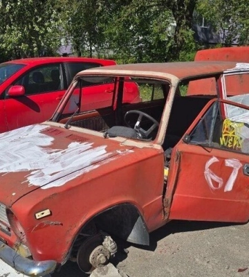 У Львові забрали ще 5 занедбаних авто: на арештмайданчику вже понад сотні машин