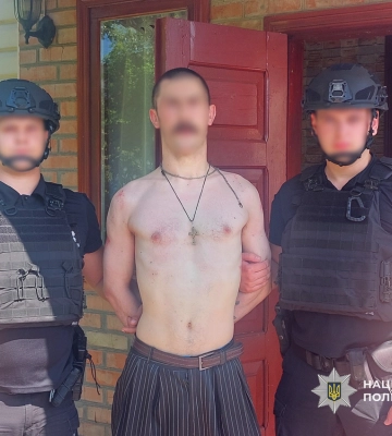 Погрожував рідним, душив бабусю та стріляв у поліцейських - на Полтавщині затримано дебошира