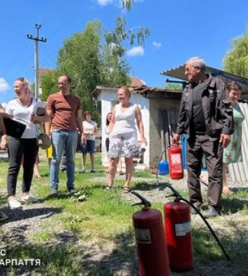 Екстрена евакуація та загроза вибуху: Головне управління ДСНС України у Закарпатській області провело спецоперацію в Іршаві