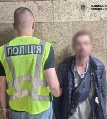 Прив'язали до дерева: у Києві компанія з п'яти осіб убила літнього чоловіка