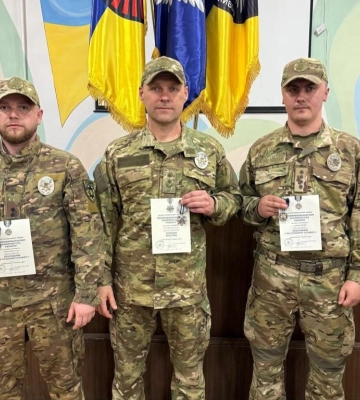 На Закарпатті трьох бійців поліції нагородили відзнаками за виконання бойових завдань на передовій