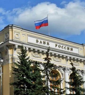 Банк Росії знизив ключову ставку, проте визнав безсилля перед військовими витратами Путіна