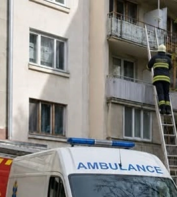 В Ужгороді врятували літню жінку, яка впала вдома