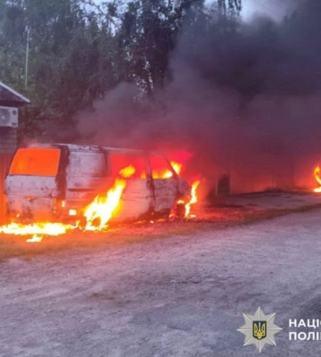 Вогненна помста: через побутову сварку під Києвом палали дві автівки (ФОТО)