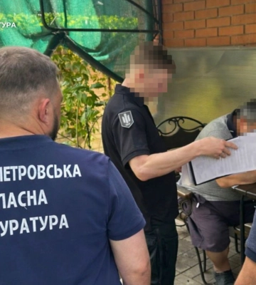 Обіцяв «домовитись» про кращі умови відбування покарання — експосадовцю на Дніпропетровщині повідомлено про підозр