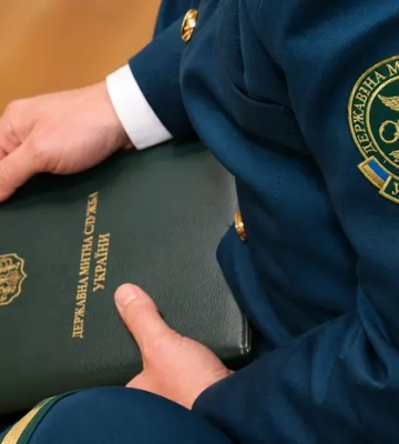 День митника: скільки в Україні заробляють працівники Держмитслужби