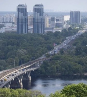 Екстрені відключення світла запровадили на лівому березі Києва