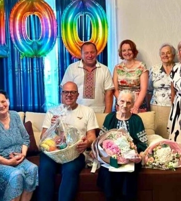 Виховала трьох дітей і має п’ятьох правнуків: у Львові привітали 100-річну довгожительку