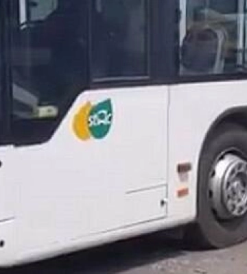 Цю вулицю об'їжджають третій день: як у Дніпрі курсує транспорт