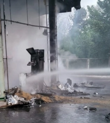 Горіли медзаклад і АЗС: рятувальники показали наслідки дронових ударів по Слов'янську та Краматорську