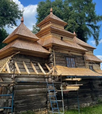 У селі біля Львова завершують відновлення унікальної дерев’яної церкви XVII століття