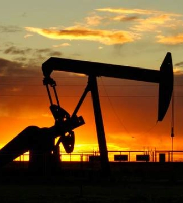Відновлення руху через Ормузьку протоку повернуло ціну нафти до довоєнного рівня