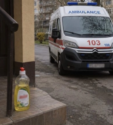Кілька ковтків — і рахунок пішов на хвилини: в Ужгороді 2-річну дитину терміново госпіталізували після небезпечного випадку