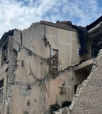 Рашисти вдарили трьома ФАБами по Дружківці: загинула жінка, 4 особи дістали поранення. ФОТО
